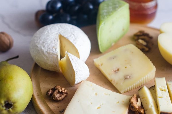 Embarquez pour un voyage gourmand avec les box fromage