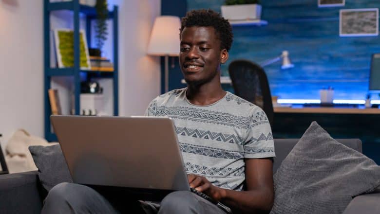 Quelles sont les clés pour établir une communication efficace dans un environnement de travail collaboratif ?